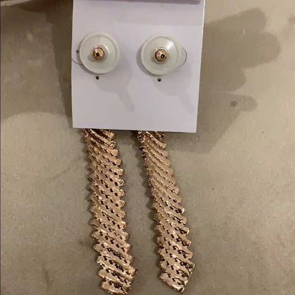 Earings - Picture 2 of 2